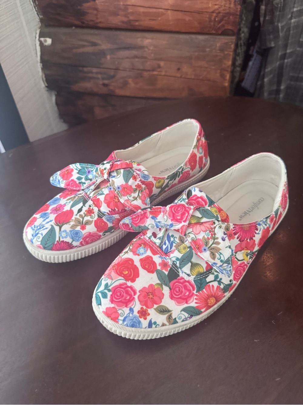 comfortview size 12ww Floral Slip-On Sneakers in Pink Multi